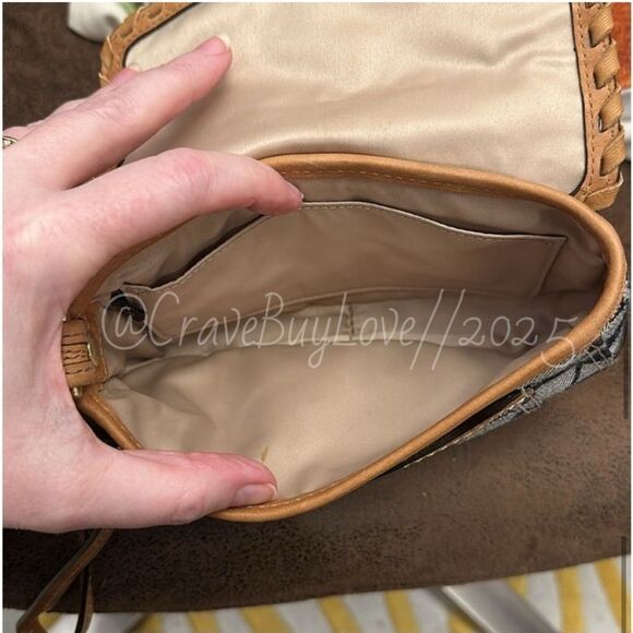 COACH BLEECKER VACHETTA FLORAL APPLIQUÉ& DENIM SIGNATURE WRISTLET LT ED EUC 2007 - Picture 11 of 17